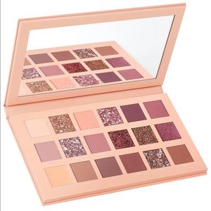 Huda Beauty eyeshadow palette